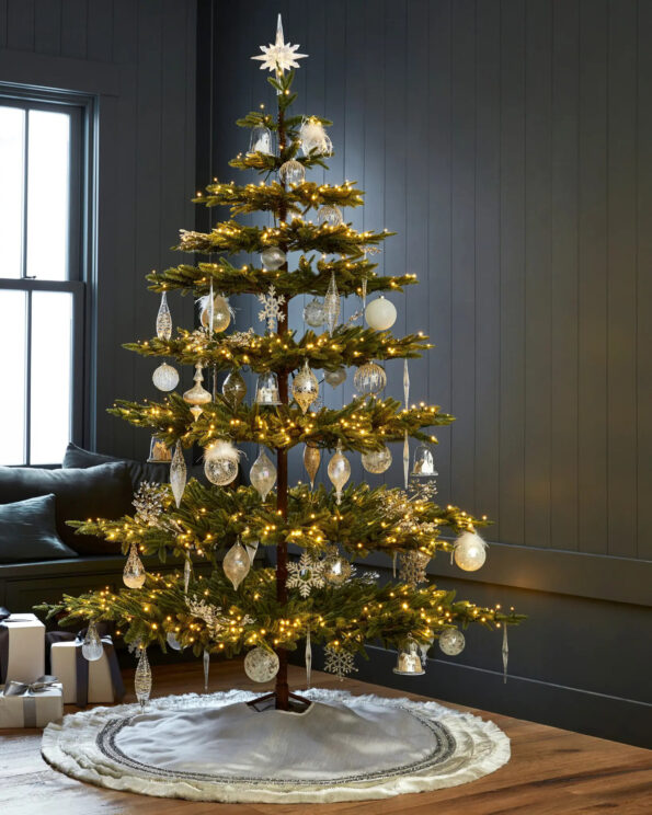 COT-T_Calistoga-Ornament-Tree_Lifestyle-10 Calistoga Ornament Tree®