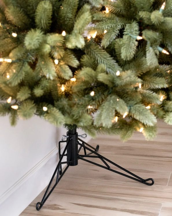 FAF-T_Fifth-Avenue-Flatback_Stand_SpFeat-10 Fifth Avenue Flatback™ Tree