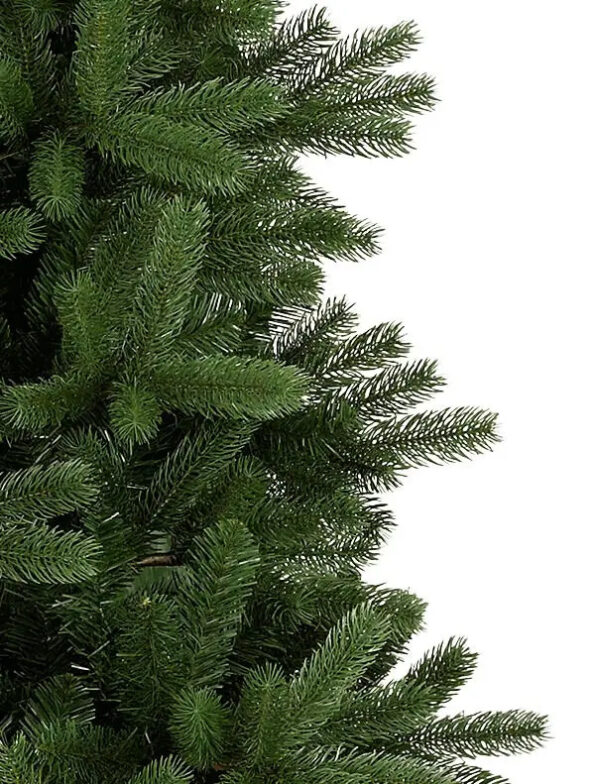WOO-T_Woodland-Spruce_Unlit_Closeup-40 Woodland Spruce™